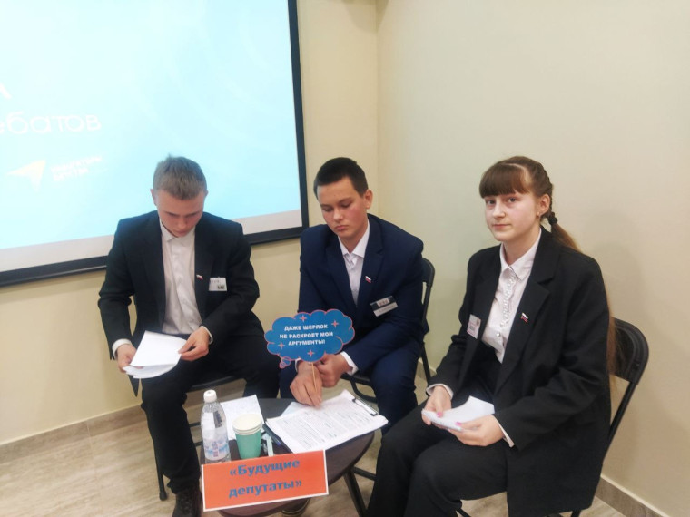 Поздравляем команду учеников Идрицкой средней школы - серебряных призеров финала Лиги дебатов "Истина".. Поздравляем команду учеников Идрицкой средней школы - серебряных призеров финала Лиги дебатов "Истина"..
